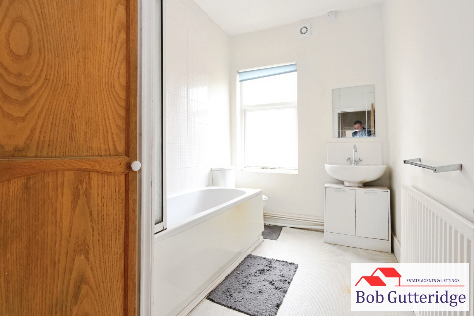 FIRST FLOOR BATHROOM